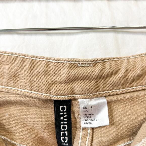 H&M Divided Tan Utility Mini Skirt Size 4 Khaki Pockets Casual Y2K - Picture 2 of 5